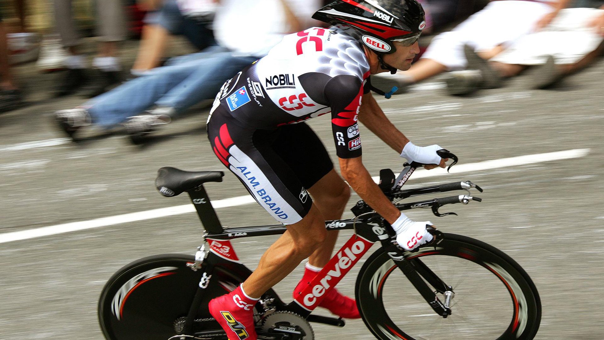 爱游戏登录入口-唐卡斯特锋线持续爆发，贝尔维球场助力连胜，卡塞尔贝克特