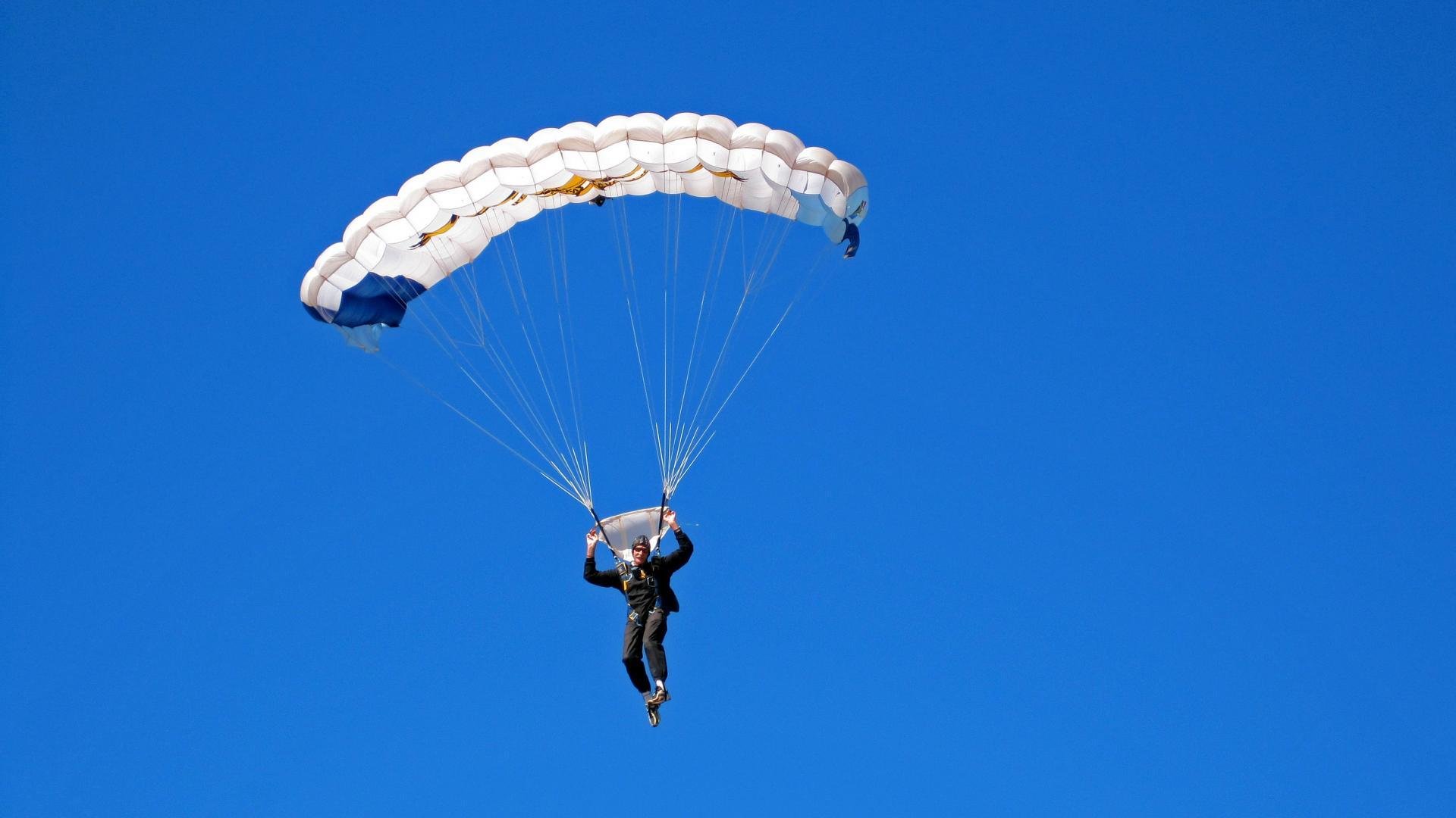 传感器科技如何提升赛车性能，汽车传感器技术